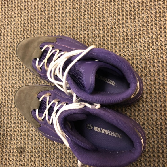 Limited edition SAC Isaiah Thomas Reebok Questions - Picture 3 of 3